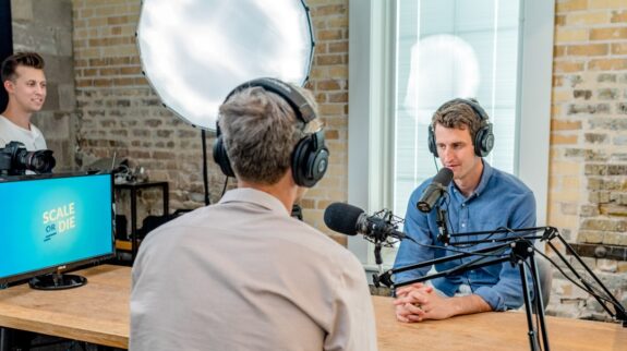 Photo Interviewer, candidate